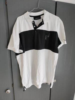 Polo t-shirt, Peak Performance, str. XXL,  Hvid og sort,  Bomuld,  God men brugt, Peak polo med tvær