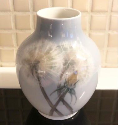 Porcelæn, Vase, Royal Copenhagen, Flot Royal Copenhagen vase med mælkebøtte 10,5cm nr 2639-45A fast 