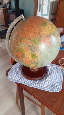 globus, 70 år gl., Gammel ca 70 år fra før verden gik af lave Globus med lys pris 500 kr
24255816
96