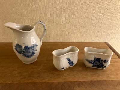 Porcelæn, Blå blomst flødekande  m.m., Royal Copenhagen, Flødekande :150kr
Tandstikholdere: 150kr/st
