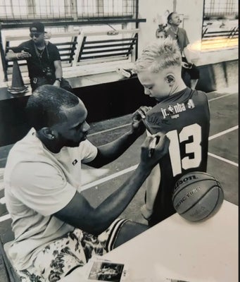 Basketball, Signeret basketball. 3 x NBA All-Star Khris Middleton. Autograf på basketball. Millwuke 