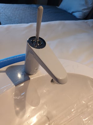 Vandhane, Hans Grohe, EUD Joystick vandhane - Hvid blank og krom, med bundventil. Er 30 cm. høj til 