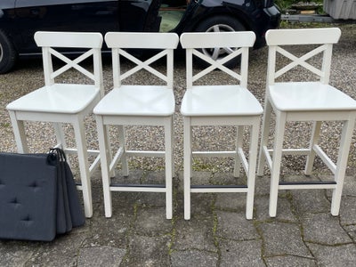 Køkkenstol, Træ, Ikea, b: 39 l: 90, 4 bar-stole fra Ikea (den lave model)
Siddehøjde 63cm
Alle 4 for