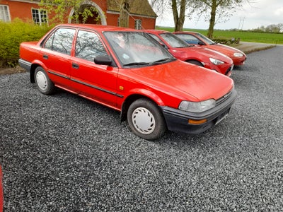 Toyota Corolla, 1,3 XLi, Benzin, 1990, km 197000, rød, træk, 4-dørs, service ok, Fin lille corolla f