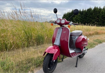 Italjet Velocifero, 1998, 2500 km, Rød, Italiensk 45’ scooter
Minder om en Vespa!

Læs hele teksten 