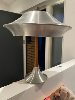 Jo Hammerborg, Ambassadør, bordlampe, Bordlampe fra 1960’erne designet af Jo Hammerborg og udført ho