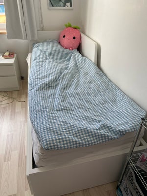 Enkeltseng, Ikea hemnes, b: 80 l: 200, Rigtig fin seng med udtræk. Der er plads til opbevaring i 2 s
