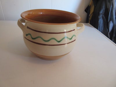 Keramik, Skål med hanke, Røde Led, Præstø, 
Mål: Diameter 20,5 cm Højde 16 cm.
Fremstår i hel og fin