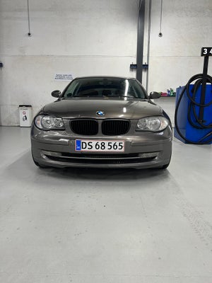 BMW 118d, 2,0, Diesel, 2008, km 327700, grå, træk, aircondition, ABS, airbag, 3-dørs, centrallås, se