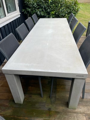 Havebord, Vestmark, Beton, Super lækkert betonbord fra Vestmark.dk.

Det er ca. 5 år gammelt og har 