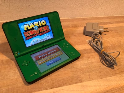 Nintendo DSI XL, Grøn UTL-001, Kun 599 kr.
Konsollen kommer med original Nintendo lader samt spillet