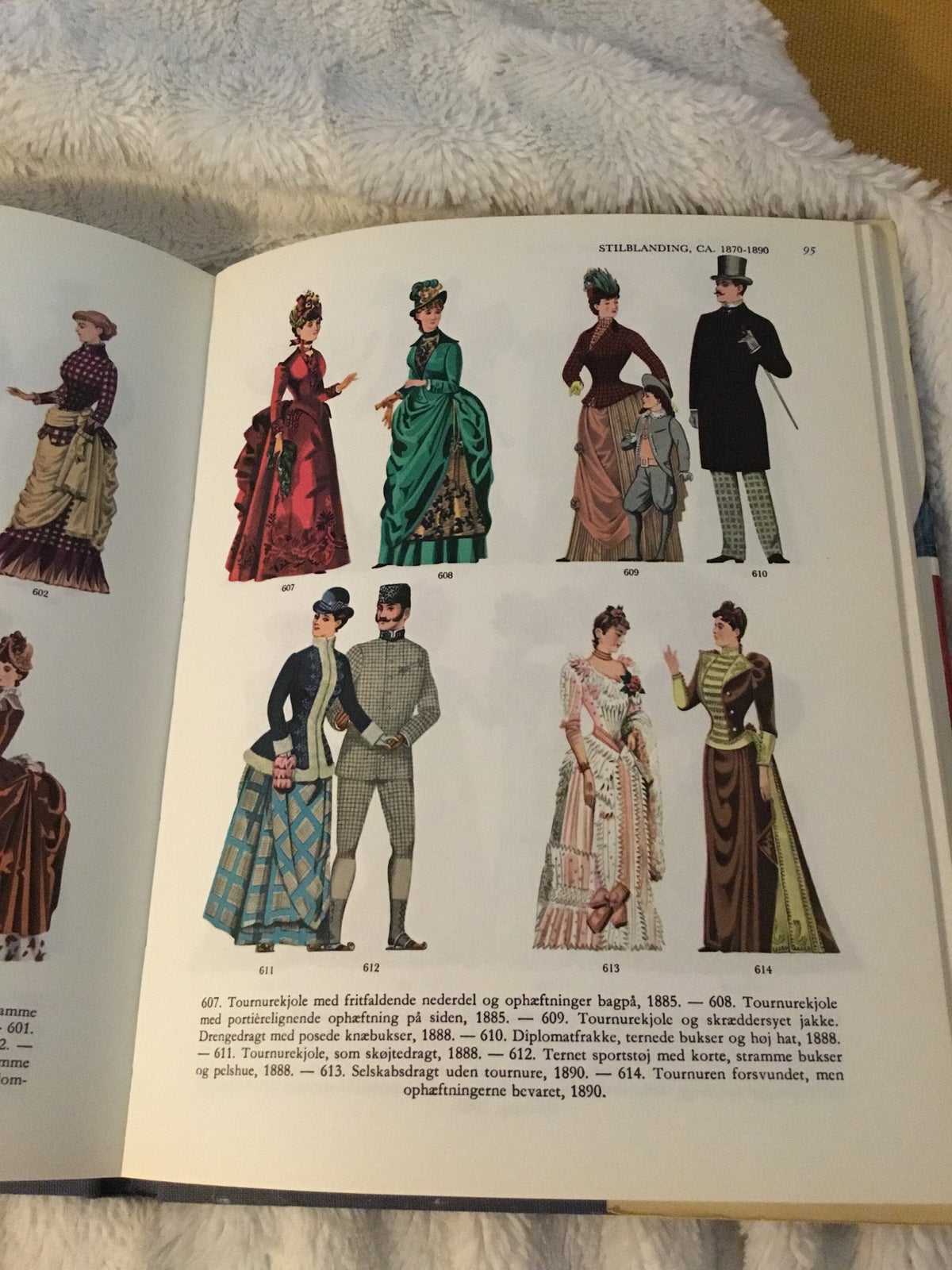 Bog og klædedragtens historie – – Køb og Salg af Nyt og Brugt