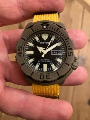 Herreur, Seiko, Seiko Monster 

Uret er blevet professionelt ceracoated i sandfarve. Det blev skilt 