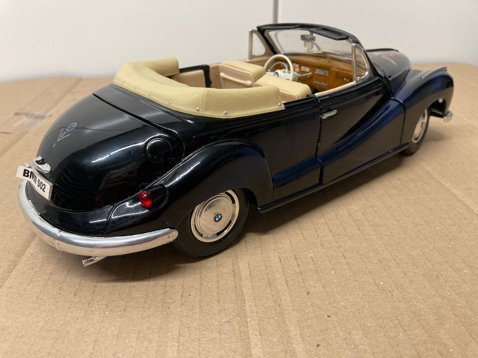 Modelbil, BMW 502 1955 1/18, skala 1:18