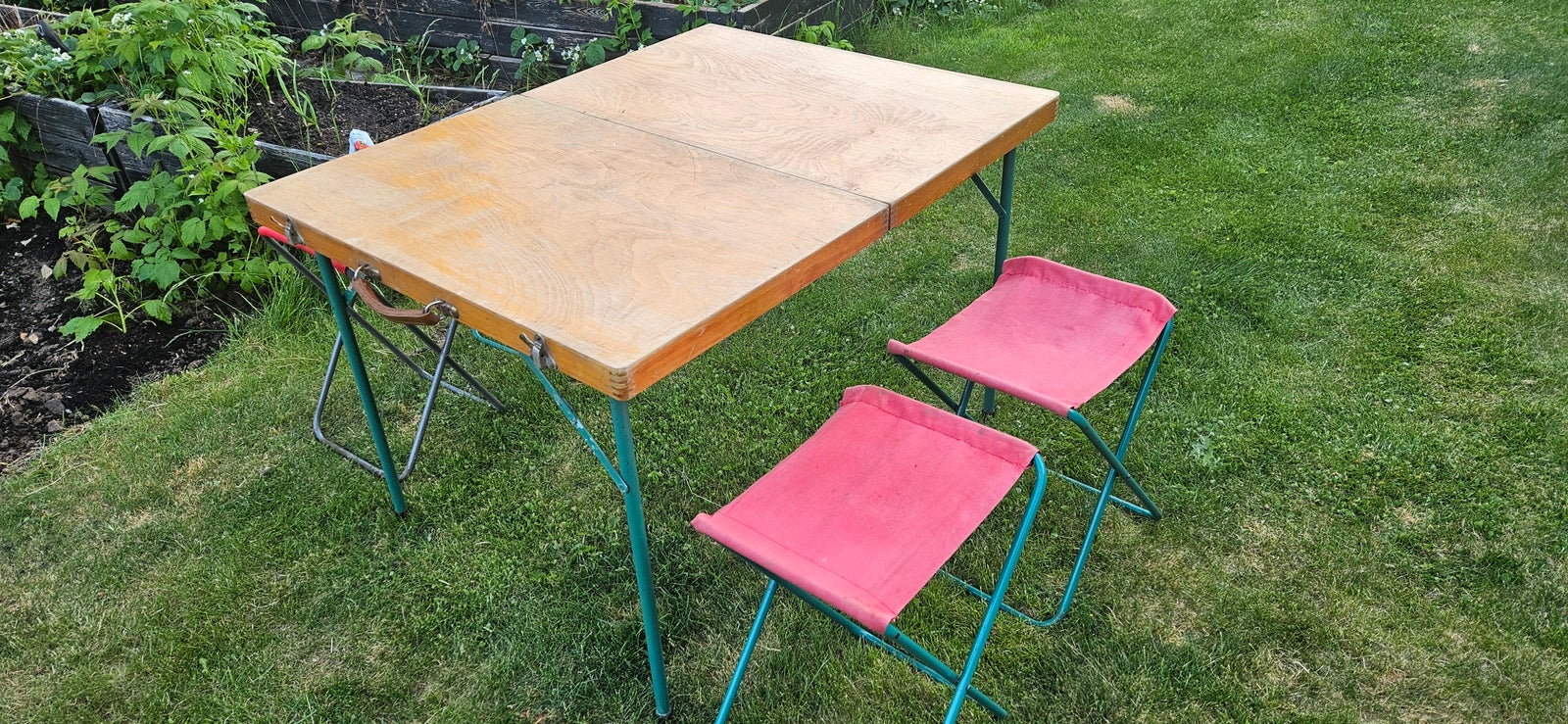Retro bord og små stole