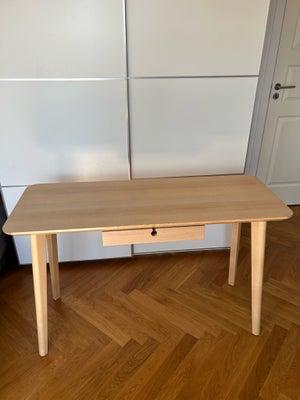 Skrivebord, IKEA, b: 118 d: 45 h: 74, Model LISABO. Fremstår som nye. Sælges stadig i IKEA til 999 k