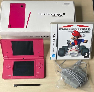 Nintendo DSI, Pink, 

Testet og virker, fabriksindstillet og klar til brug.

Inkluderer:
- Original 