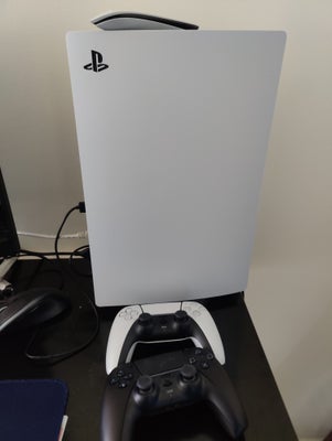 Playstation 5 Digital Edition, Perfekt, Inkl 2 controllere og fjernbetjening