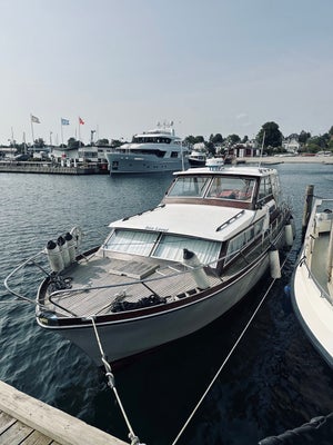 Storebro Royal Cruiser, Motorbåd, årg. 1986, 34 fod, 5 sovepladser, 330 hk , Volvo Penta, diesel, fe