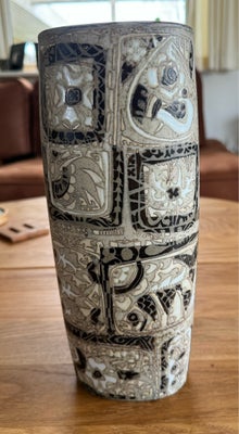 Keramik, Vase, Royal Copenhagen, Royal Copenhagen vase R719-3116-F af Niels Thorsson

Højde 29 cm, B
