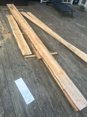 Planker, Kalmarbrædder Douglas, Rester af kalmarbrædder med ca. 20 cm bredde og følgende længder:

3