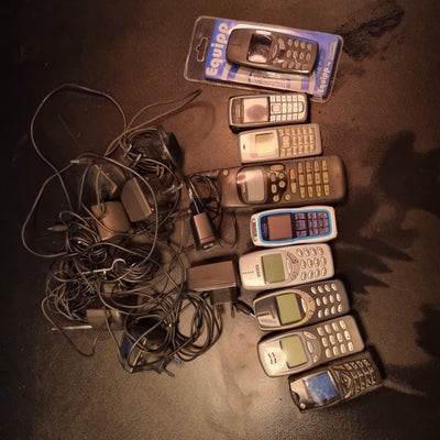 Nokia 3310, Rimelig, Blandet Nokia telefoner 
3310 2 stk ok
3210 defekt batteri har ikke haft starte