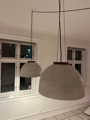 Anden loftslampe, Københavner lamper, Store københavner-lamper i lys grå