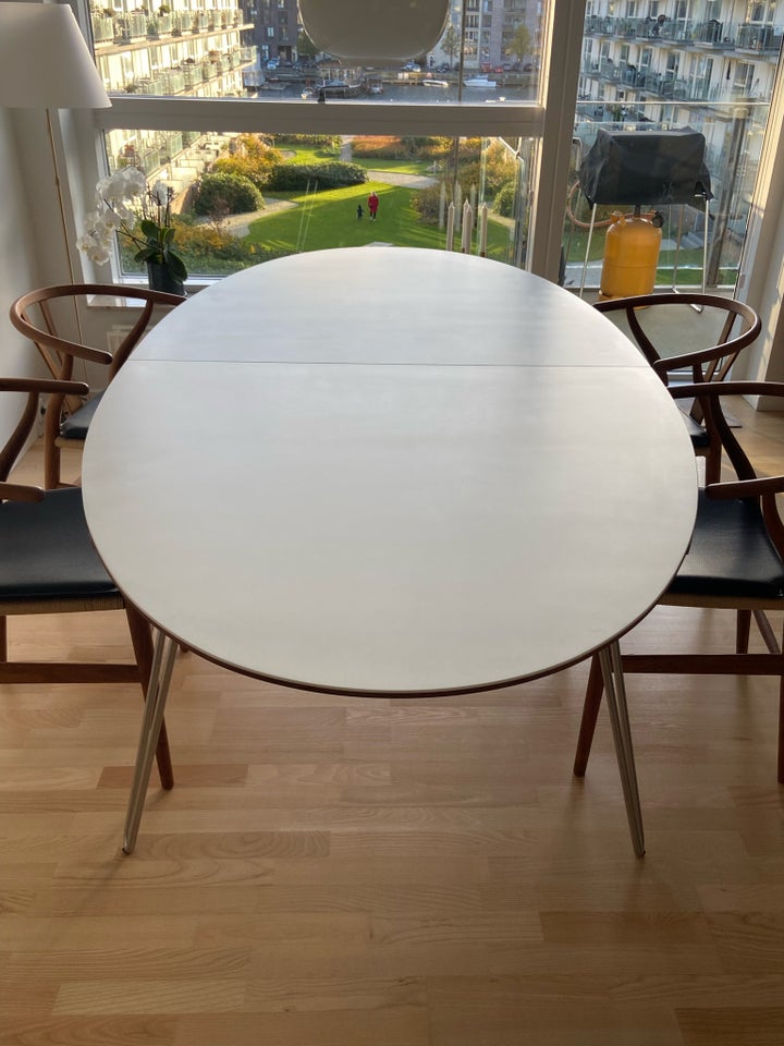 Spisebord, Valnød og corian, Naver Collection