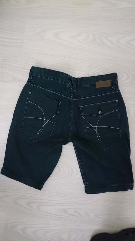 Shorts, Shine, str. 32