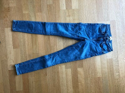 Noisy may store jeans only