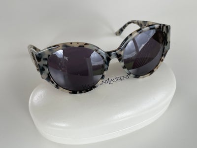 Solbriller dame, YSL, Cool solbriller fra Yves Saint Laurent
Brugt ganske lidt. 
Nypris: 4000kr

Ori