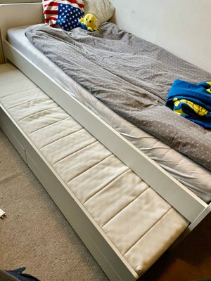Andet, b: 90 l: 200, Smart seng med ekstra udtræksseng nedenunder, samt 2 skuffer til sengetøjet

 I