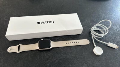Smartwatch, Apple, Apple Watch SE GPS + Cellular 40 mm
God stand, fast pris. Under et år gammelt. 