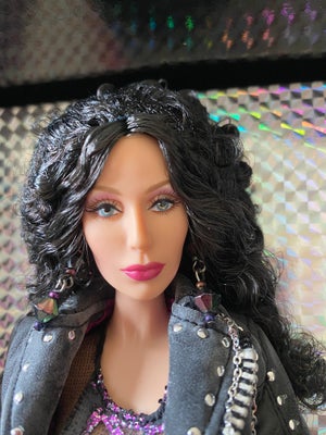 Dukker, Barbie Cher af Bob Mackie, Smuk Barbie Cher. Fra 2007. Dukken har aldrig været ude af æsken.