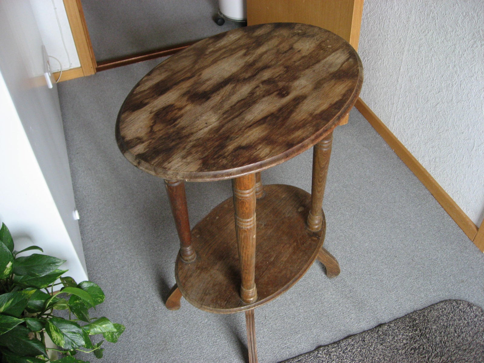Lampebord, Ovalt Bord i træ, andet materiale