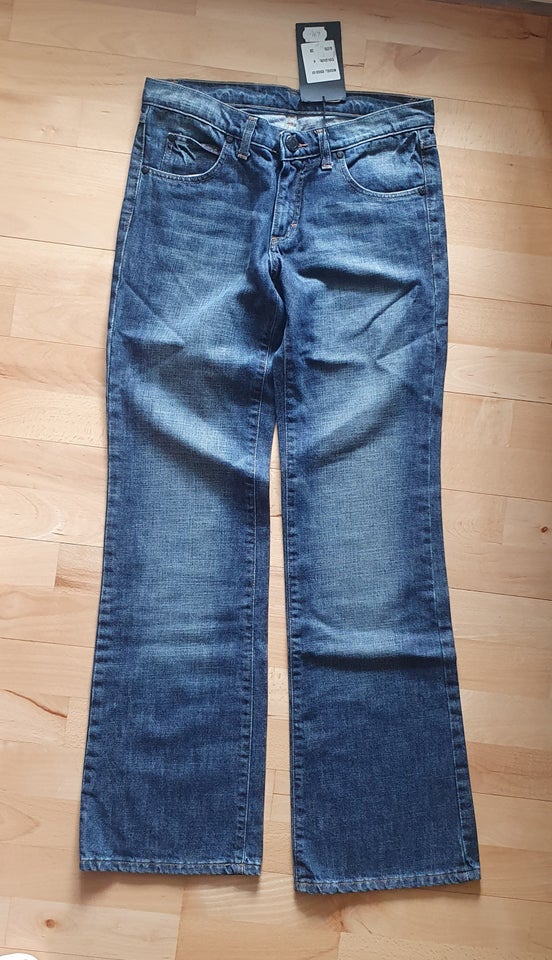 Jeans, Which, str. 28