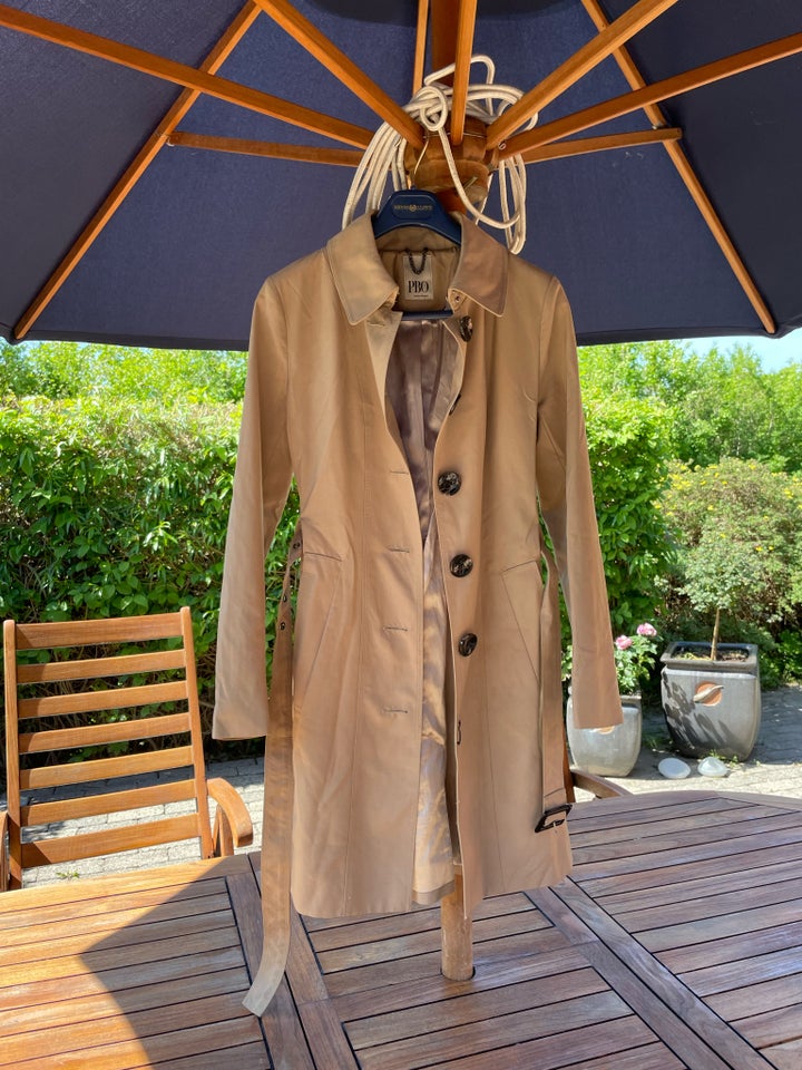 Frakke, str. 38, Clarlo trenchcoat PBO