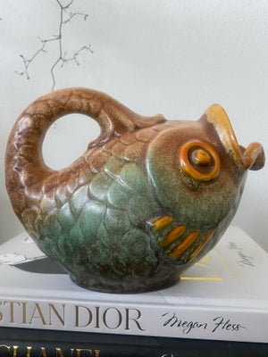 Keramik, Fiske vase , Michael Andersen, Super flot fisk 
Perfekt stand 

Højde 14 cm 
Længde 19 cm 
