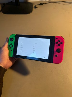 Nintendo Switch, spillekonsol, God, Nintendo Switch 

Cirka 1-2 år gammel, fin stand, med små brugss