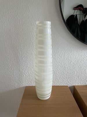Vase, Vase, ?, 50 cm. høj vase sælges for 50 kr
Pris fra ny 200 kr