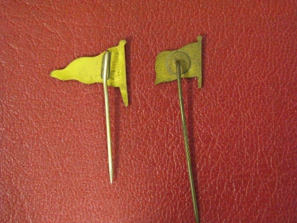 Emblemer, 2 flag på nåle
