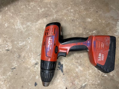 Boremaskine, Hilti,   Barteridreven Boremaskine Batteri 12V/3,0Ah NiMh. Snabbchuck 13mm. 20 momentin