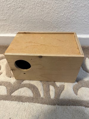Fuglehus, Gives væk. Låge sidder lidt stram. Ellers rigtig fint fuglehus