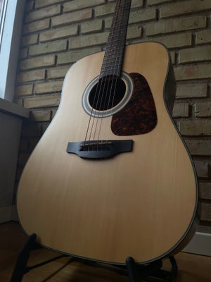 Western, Takamine GD10-NS, 
Takamine GD10-NS
Used very little. In perfect condition.
All bids are we