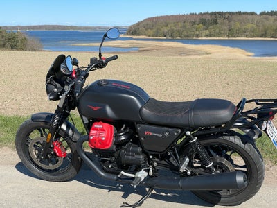 Moto Guzzi, V7 III Carbon, 744 ccm, 52 hk, 2021, 10800 km, Matsort, m.afgift, Moto Guzzi’s legendari
