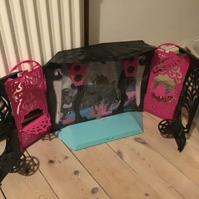 Barbie, Monster High, Møbler og hest, god stand (se denne annonce og de to øvrige)