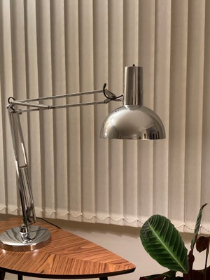 Arkitektlampe, Louis Poulsen, Louis Poulsen krom arkitektlampe i fin stand til bord eller gulv.
Kraf