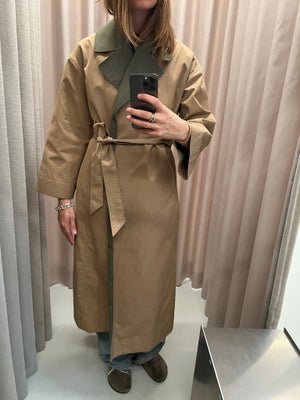 Trenchcoat, str. 36, Ganni,  Beige,  Næsten som ny, Se billeder for pletter (ikke forsøgt fjernet)
S