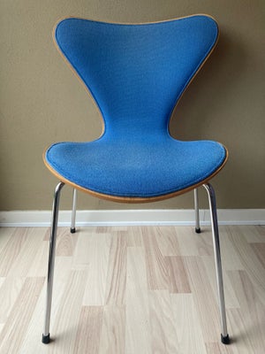 Arne Jacobsen, stol, Arne Jacobsen 7er stol, produceret hos Fritz Hansen. Stolen er betrukket med ul