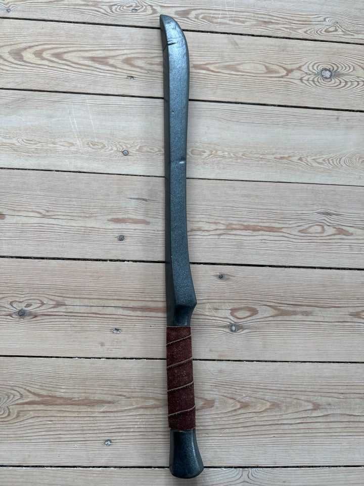 Elver sværd, udendørsspil
